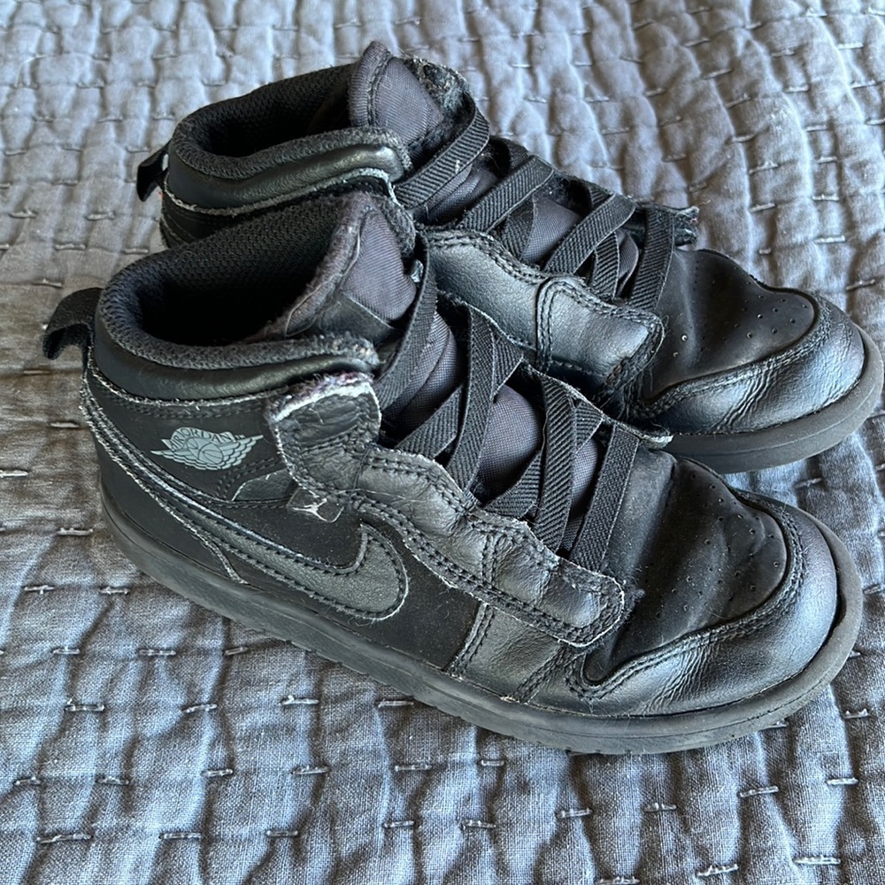 Kids Nike Air Jordan Shoes Velcro Closure Size 13 Black